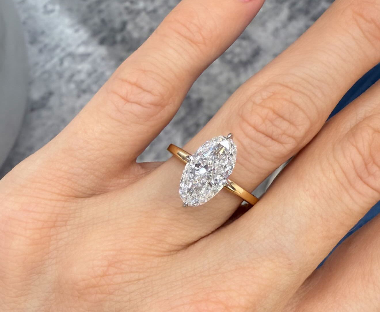 2.5 Carat Oval Diamond Ring: Modern Elegance